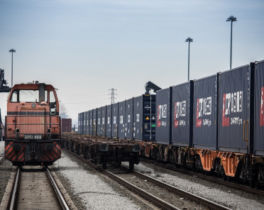 Регулярные ускоренные контейнерные поезда из Китая в Россию.